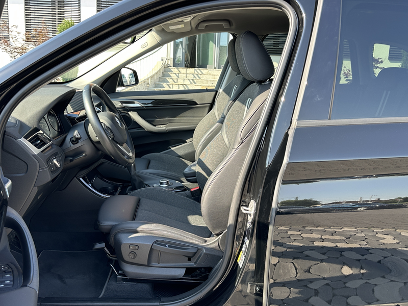 BMW X1 xDrive25 Plug-In Sport Line LED ACC NAV+ HIFI — photo 13