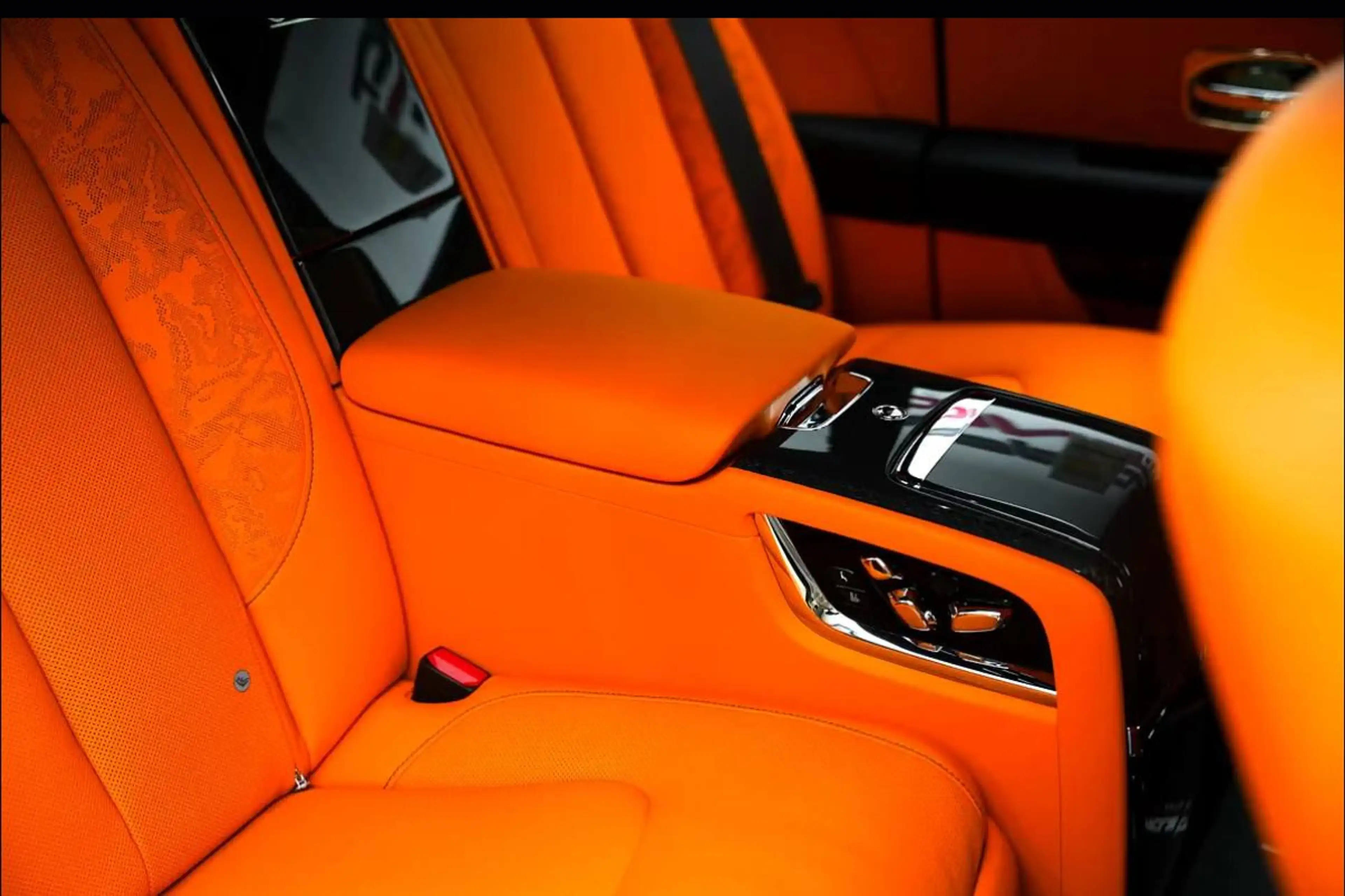 Rolls-Royce Cullinan Black Badge | 4 Seats | 2026 | On Stock — photo 8
