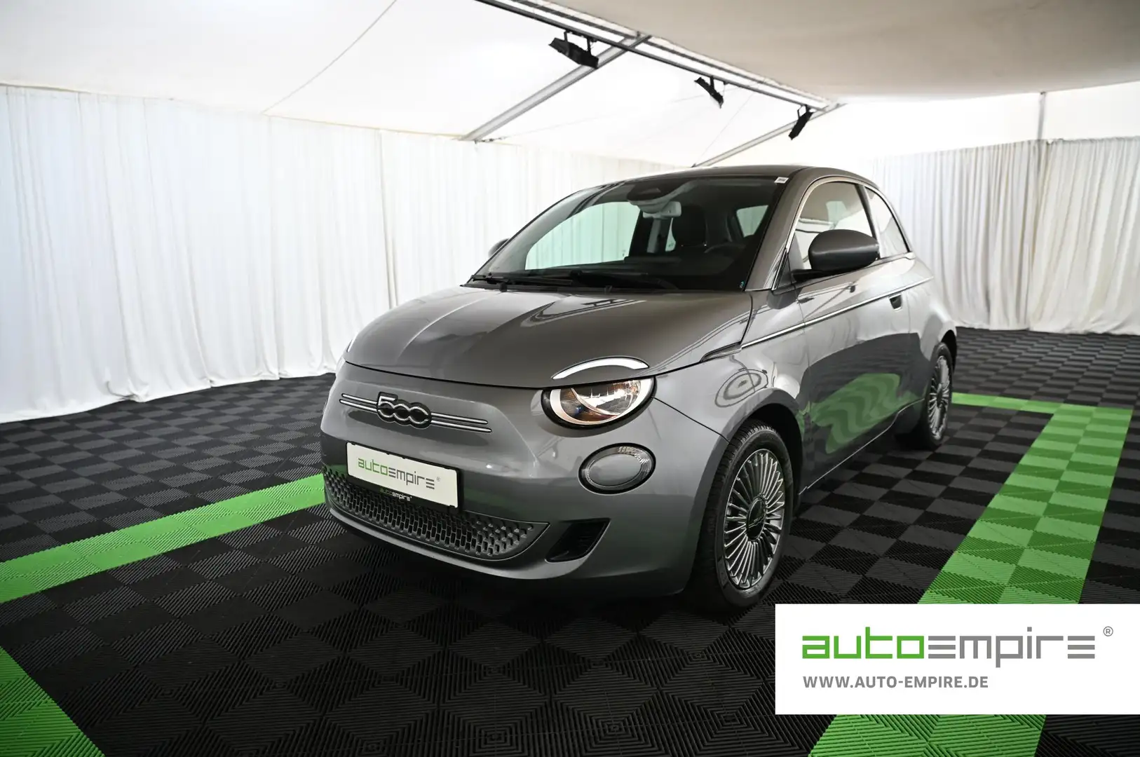 Fiat 500e 42 kWh 3+1 Style LED/Car-Play/Spurassist/16 Šedá - 1