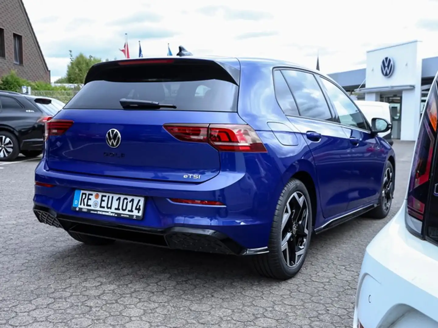 Volkswagen Golf VIII 1,5 eTSI DSG R-Line Black Style ACC Navi R... Blauw - 2