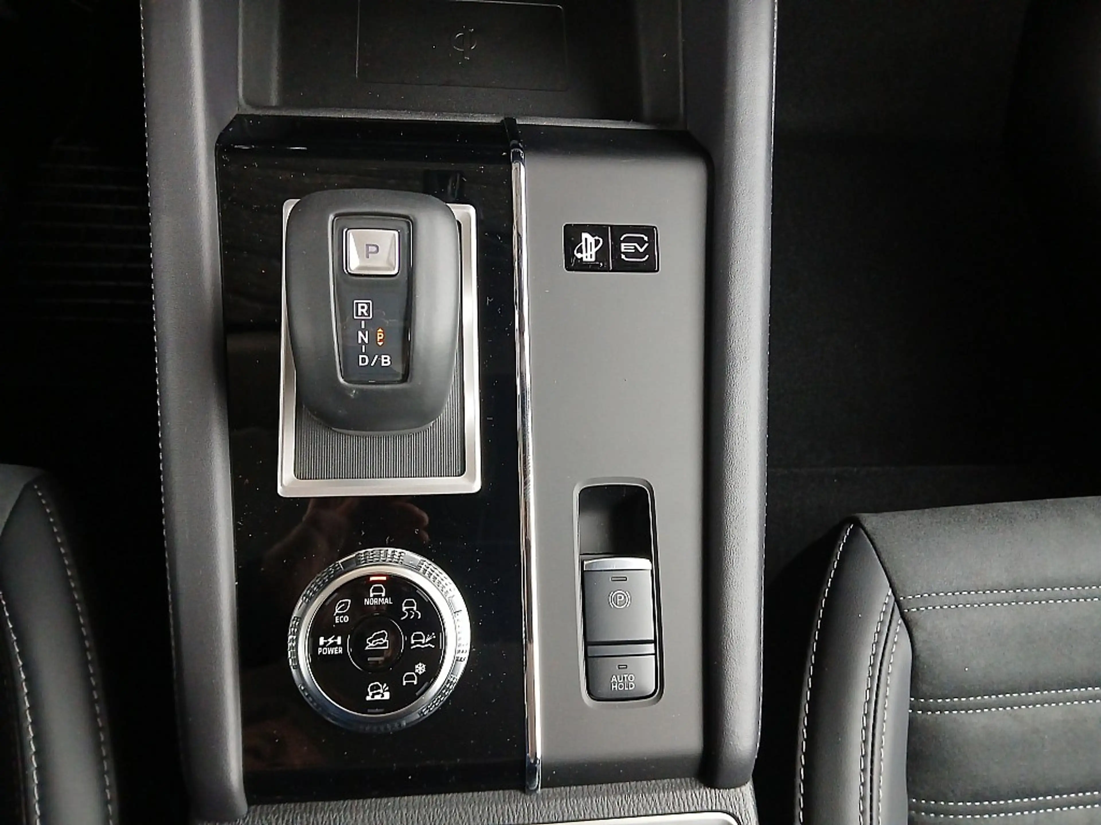 Mitsubishi Outlander 2,4 PHEV S-AWC Invite 306 PS Systemleistung — photo 15