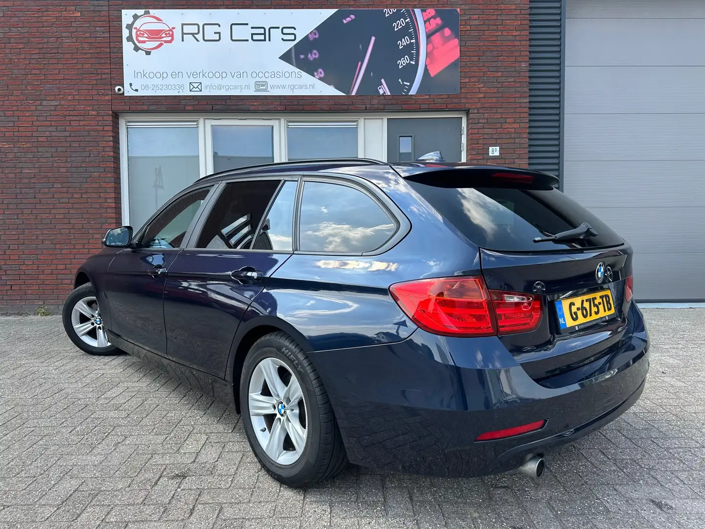 BMW 318 3-serie Touring 318d M Sport Edition High Executiv Blauw - 2