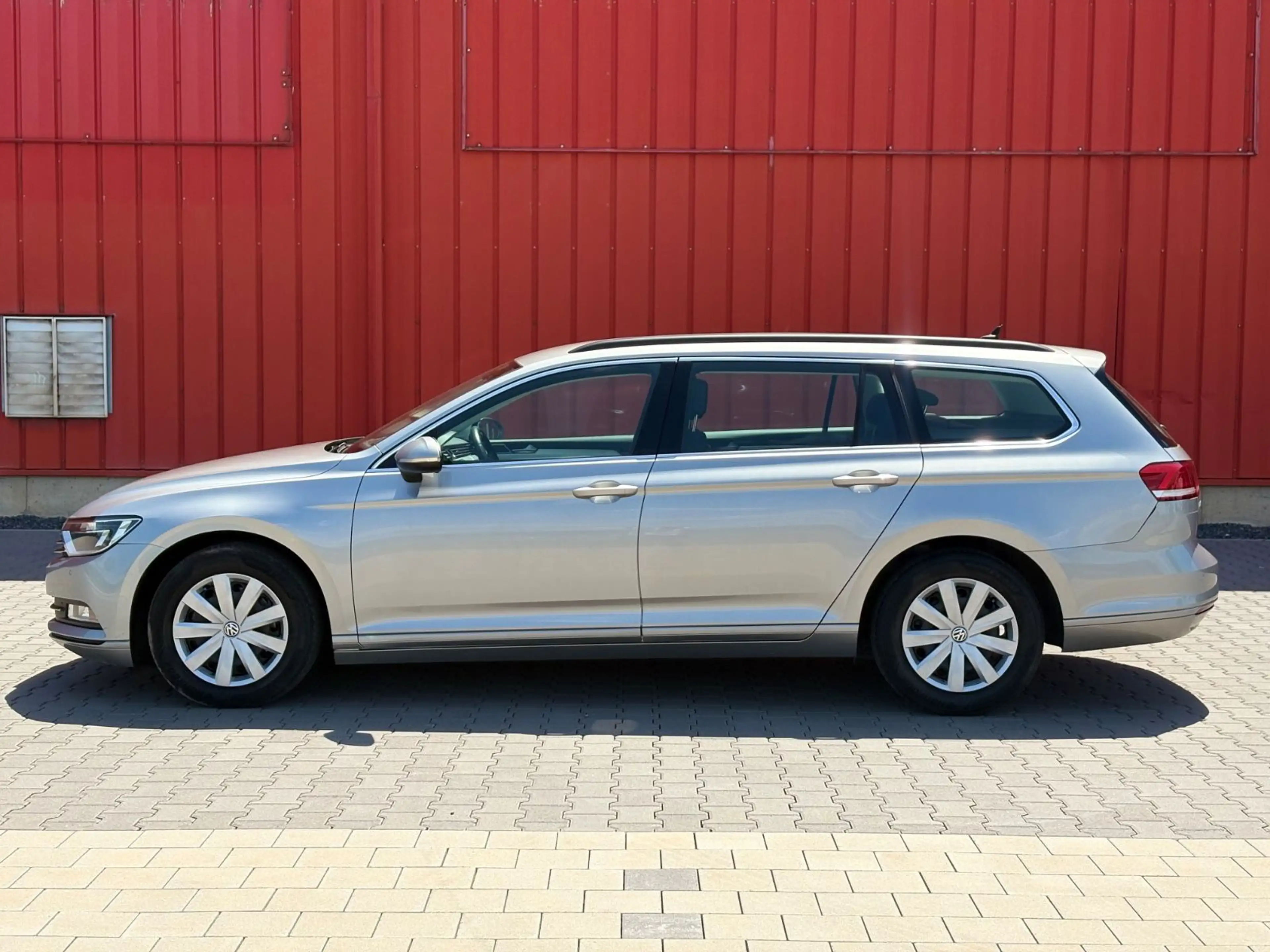 Volkswagen Passat Variant Passat 2.0 TDI 2Hand Navi Tüv ist Neu ACC AHK — photo 2
