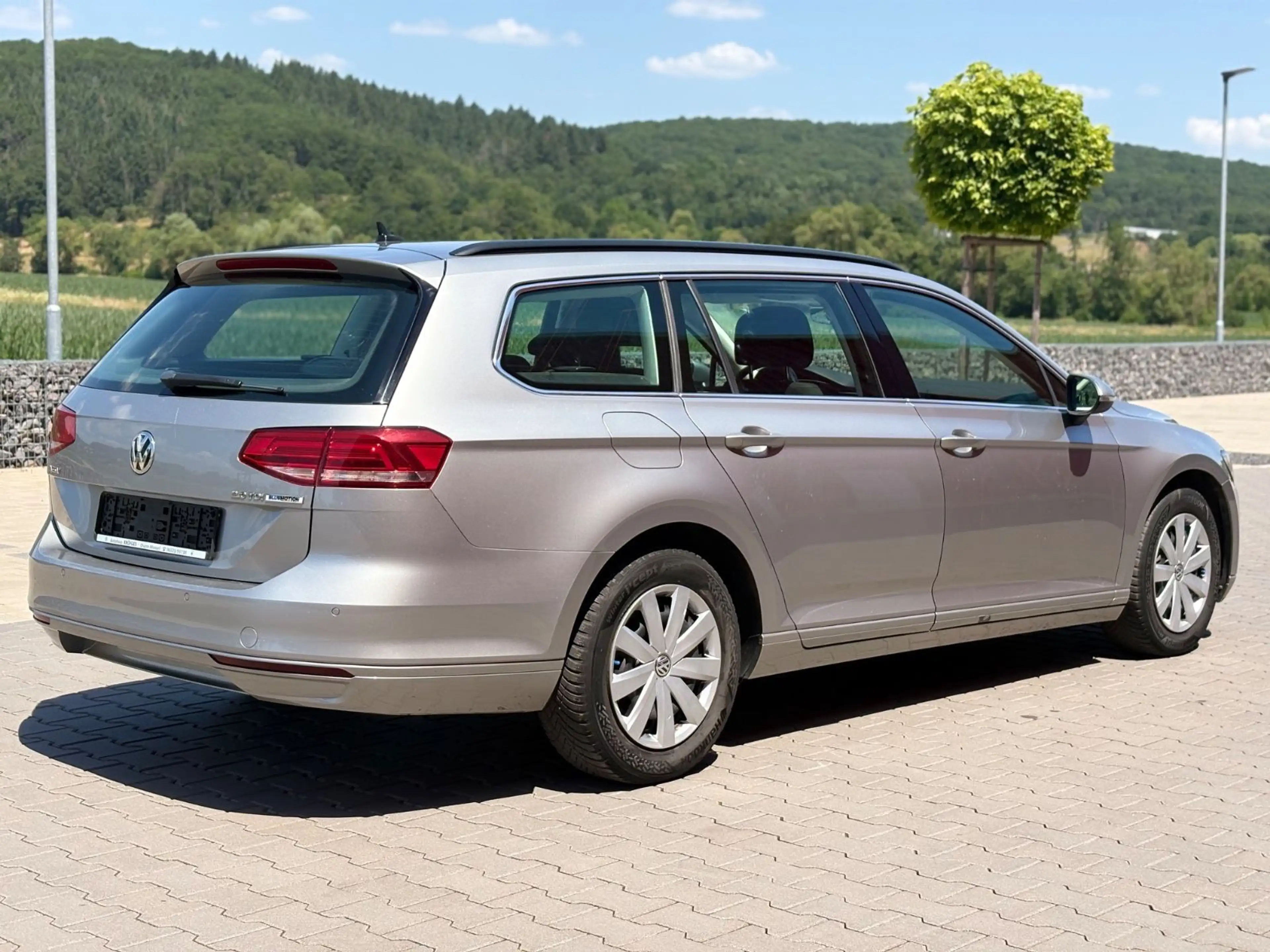 Volkswagen Passat Variant Passat 2.0 TDI 2Hand Navi Tüv ist Neu ACC AHK — photo 8