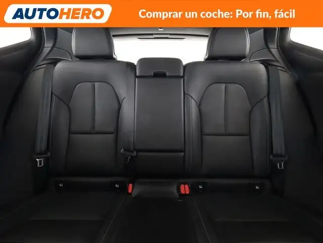Volvo XC40 view 16