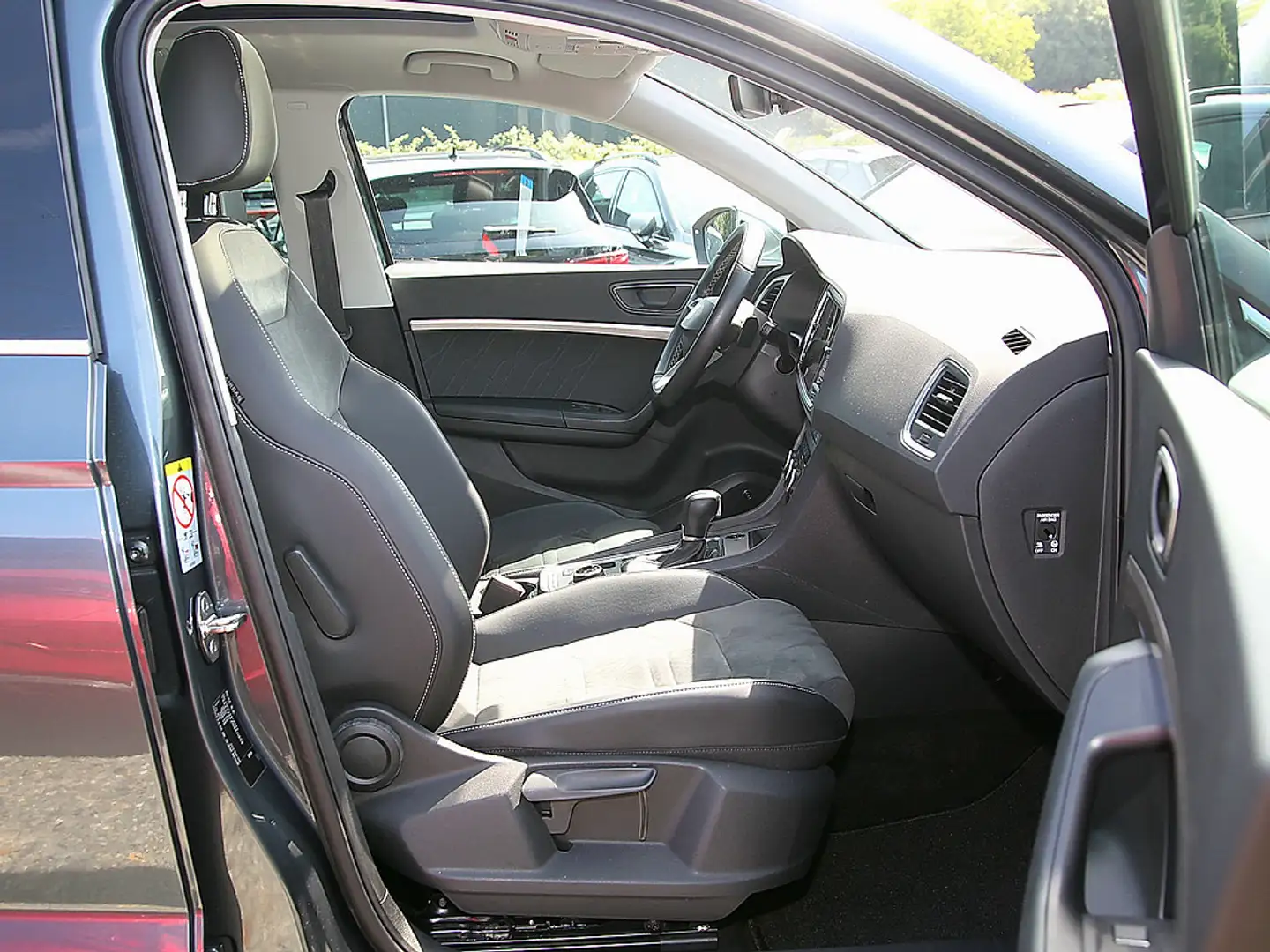 SEAT Ateca 1.5 TSI Xperience DSG NAVI PANO STD.HZG Gris - 2