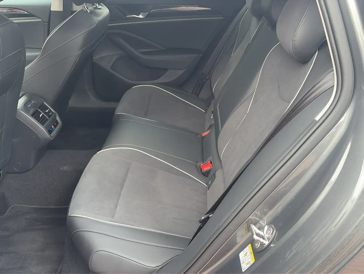 Volkswagen Passat Variant 1.5 eTSI MHEV DSG*Massage*KeyGo*Navi*LED 9