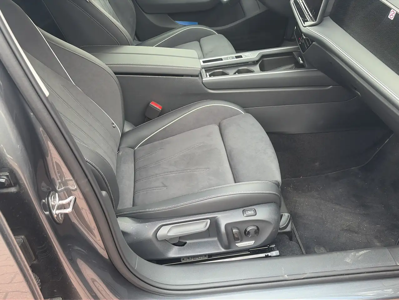 Volkswagen Passat Variant 1.5 eTSI MHEV DSG*Massage*KeyGo*Navi*LED 17