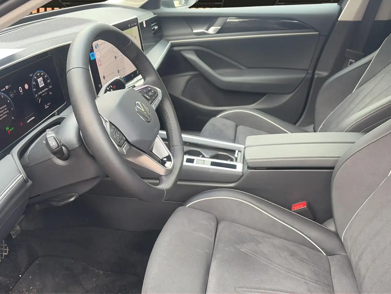 Volkswagen Passat Variant 1.5 eTSI MHEV DSG*Massage*KeyGo*Navi*LED 7
