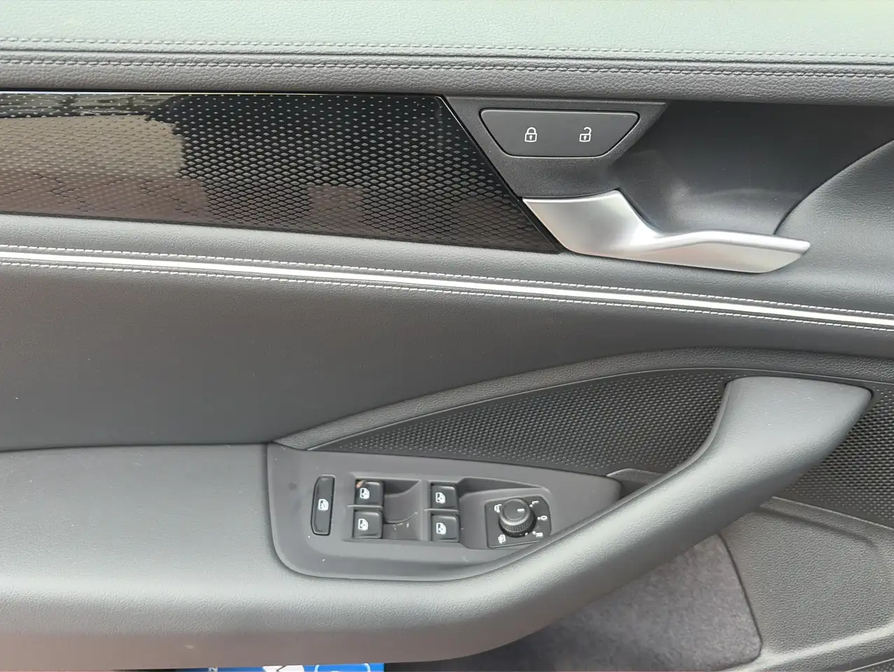 Volkswagen Passat Variant 1.5 eTSI MHEV DSG*Massage*KeyGo*Navi*LED 6