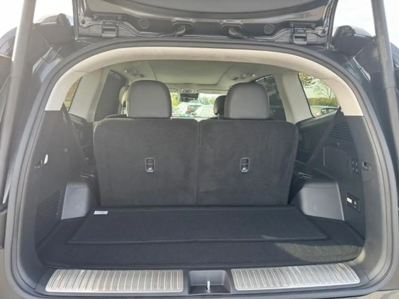 Hyundai IONIQ 9 110kWh 4WD UNIQ 6 Sitzer Pano-Dach HUD StandHZG Pa 12