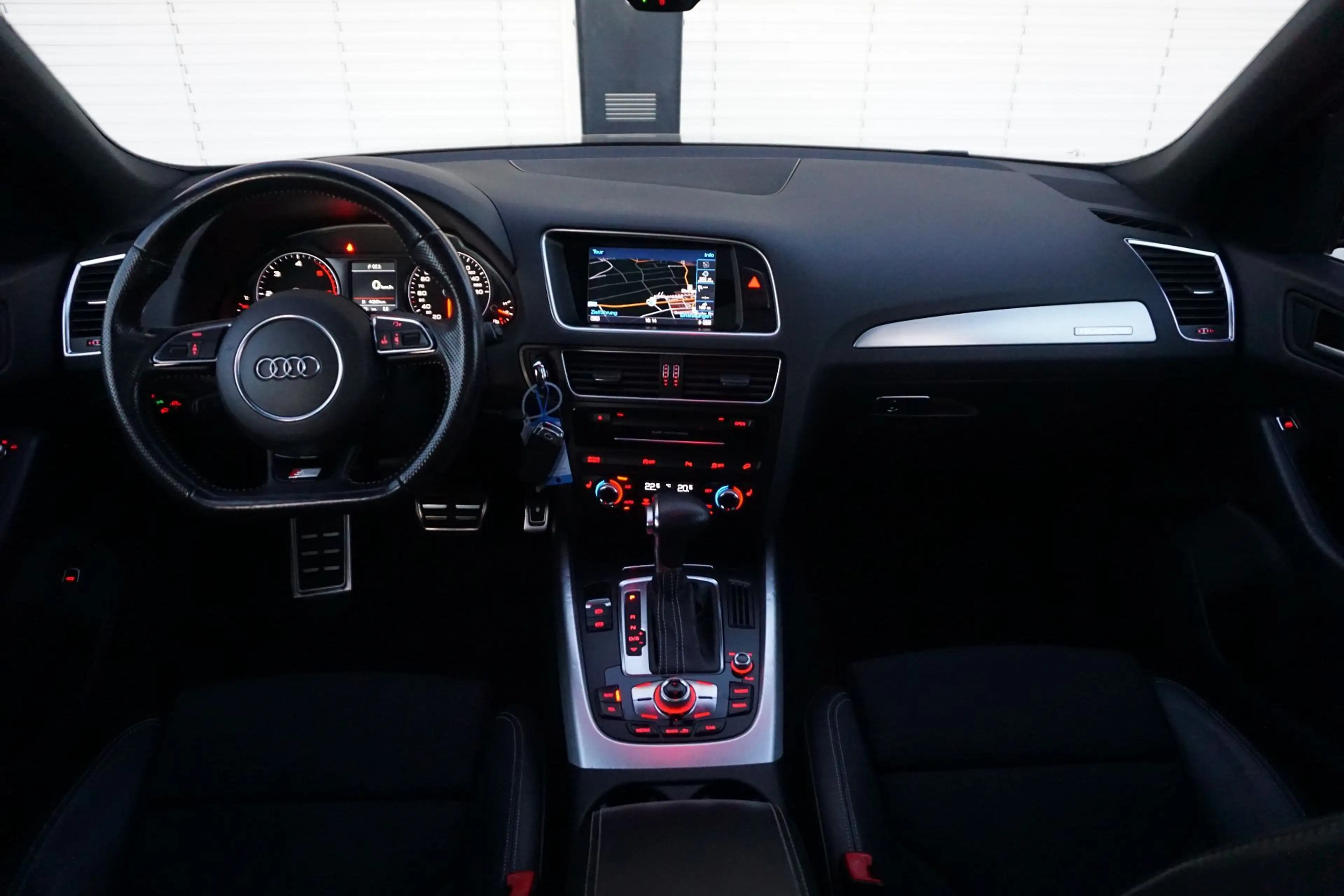 Audi Q5 2,0 TDI quattro Sport S-tronic | € 134 mtl | S li — photo 13