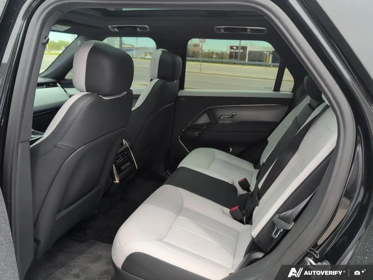 Land Rover Range Rover Sport снимка Land Rover Range Rover Sport