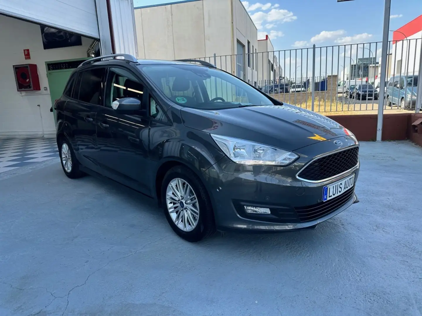 Ford Grand C-Max 1.5TDCi Titanium PS 120 Grijs - 2