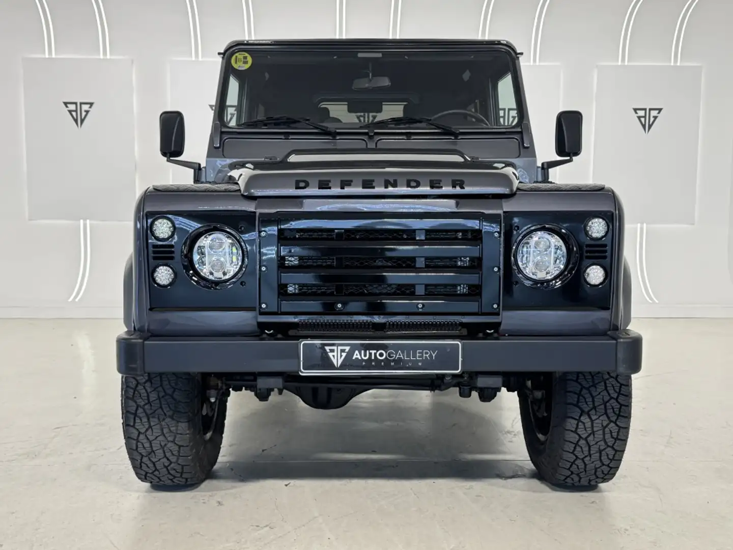 Land Rover Defender 90 SW SE Gris - 2