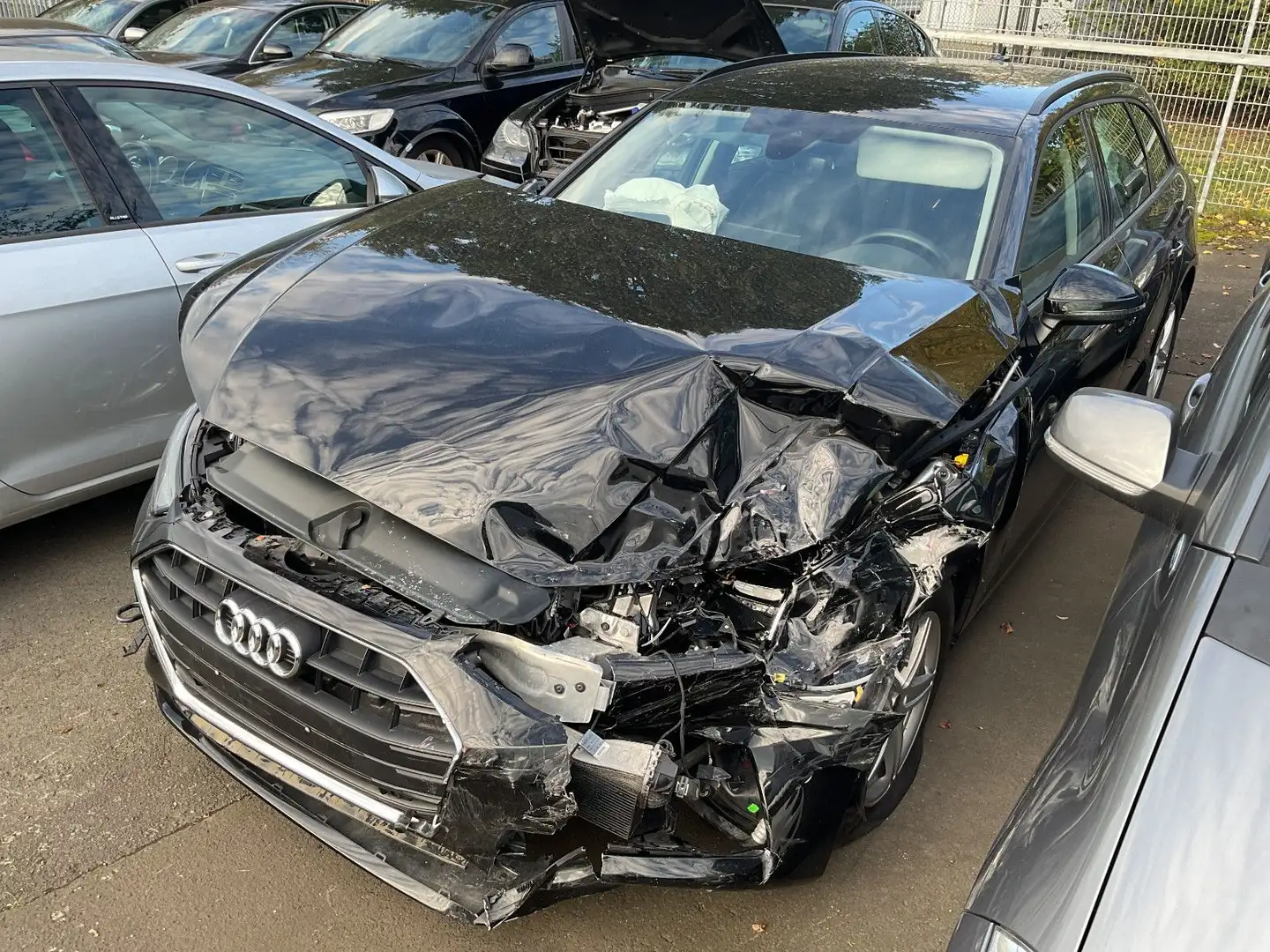 Audi A4 Avant 35 TDI Schwarz - 1