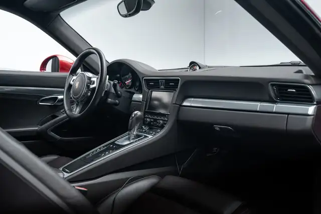 Porsche 991 view 11
