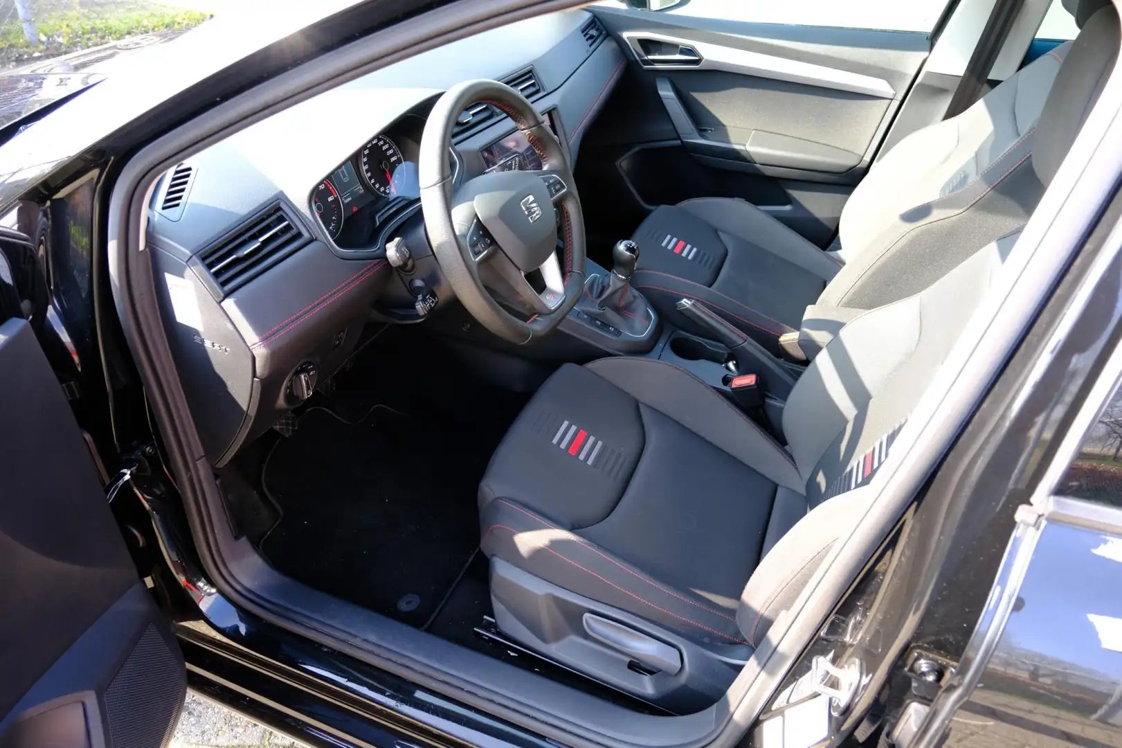 SEAT Ibiza 1.5 TSI 150pk FR Intense Navi||Sportstoelen|Cam|Fu Zwart - 2