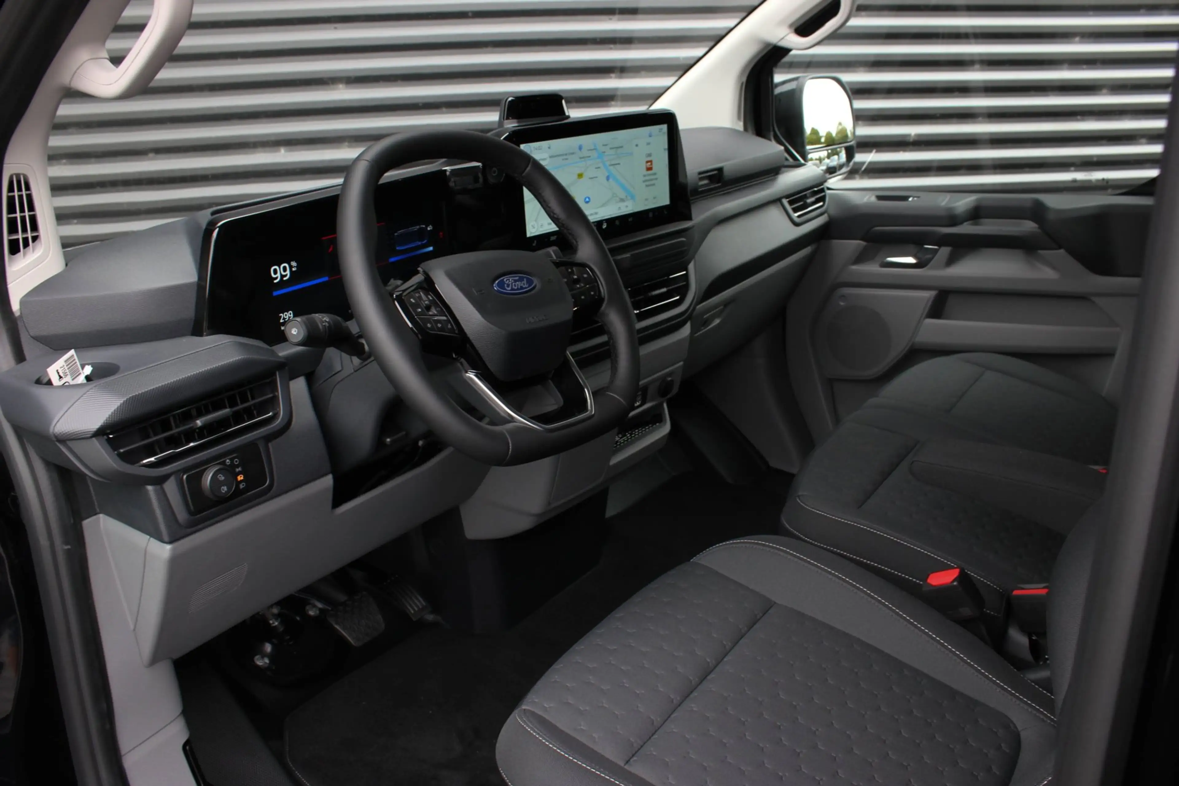 Ford E-Transit Cust. 340 L2H1 Limited 71kWh 218PK / 360 CAMERA / — photo 29