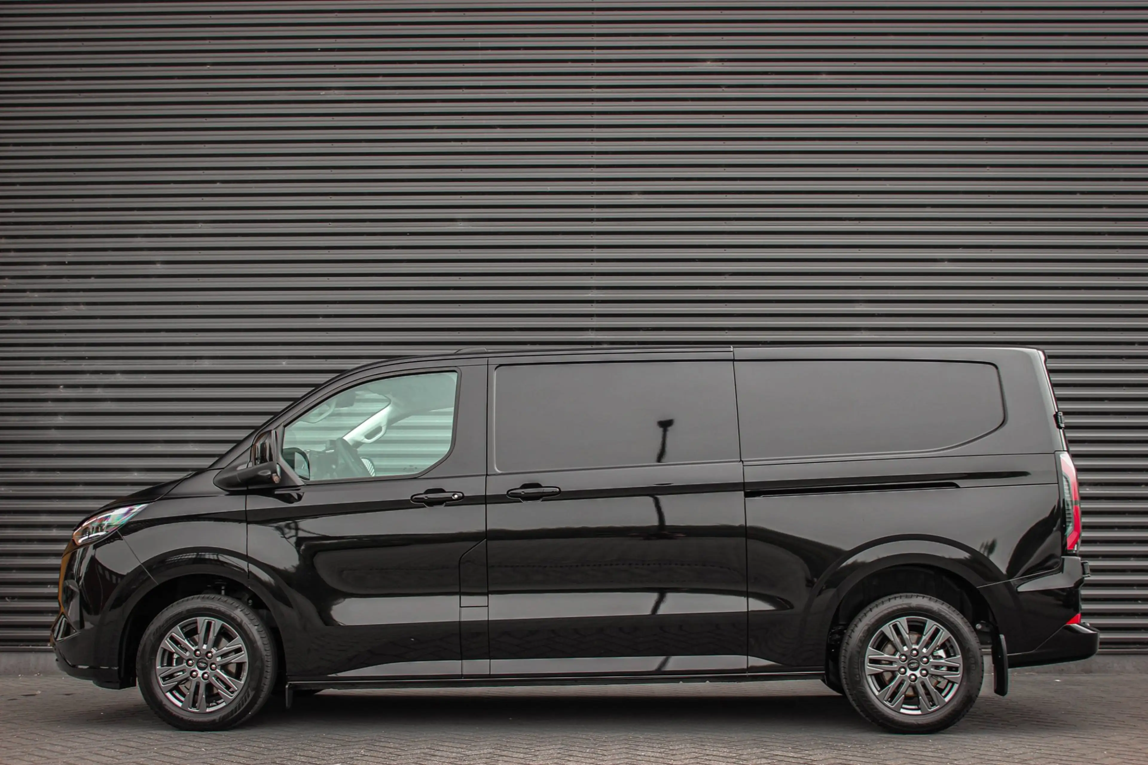 Ford E-Transit Cust. 340 L2H1 Limited 71kWh 218PK / 360 CAMERA / — photo 6