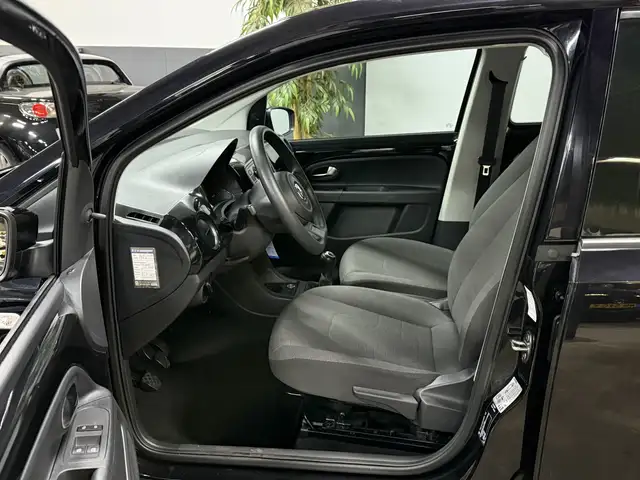 Volkswagen Up! view 5