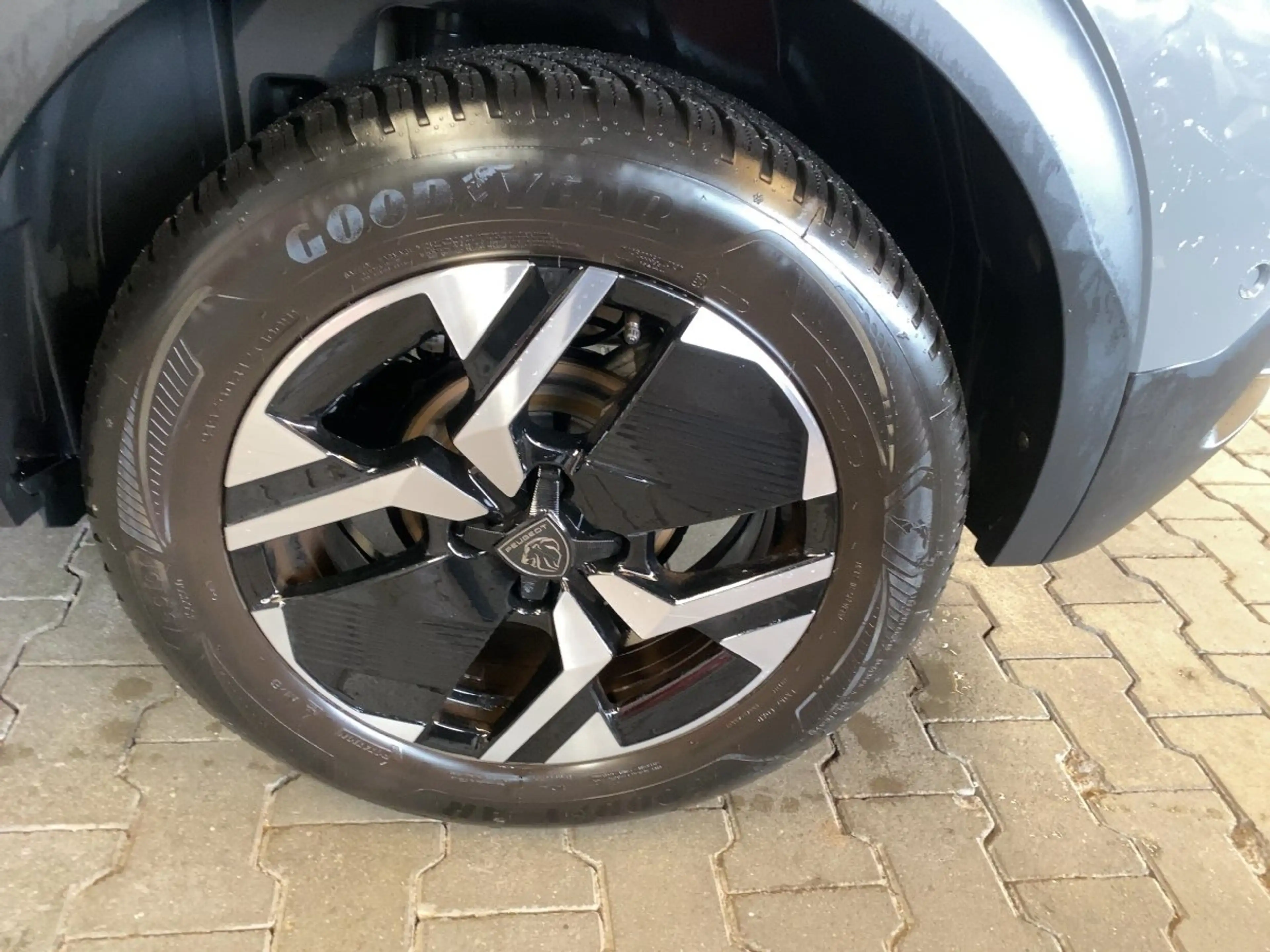 Peugeot 2008 1.2 PureTech 130 GT 360+ACC+AHK+AUT+Alcant. — photo 14