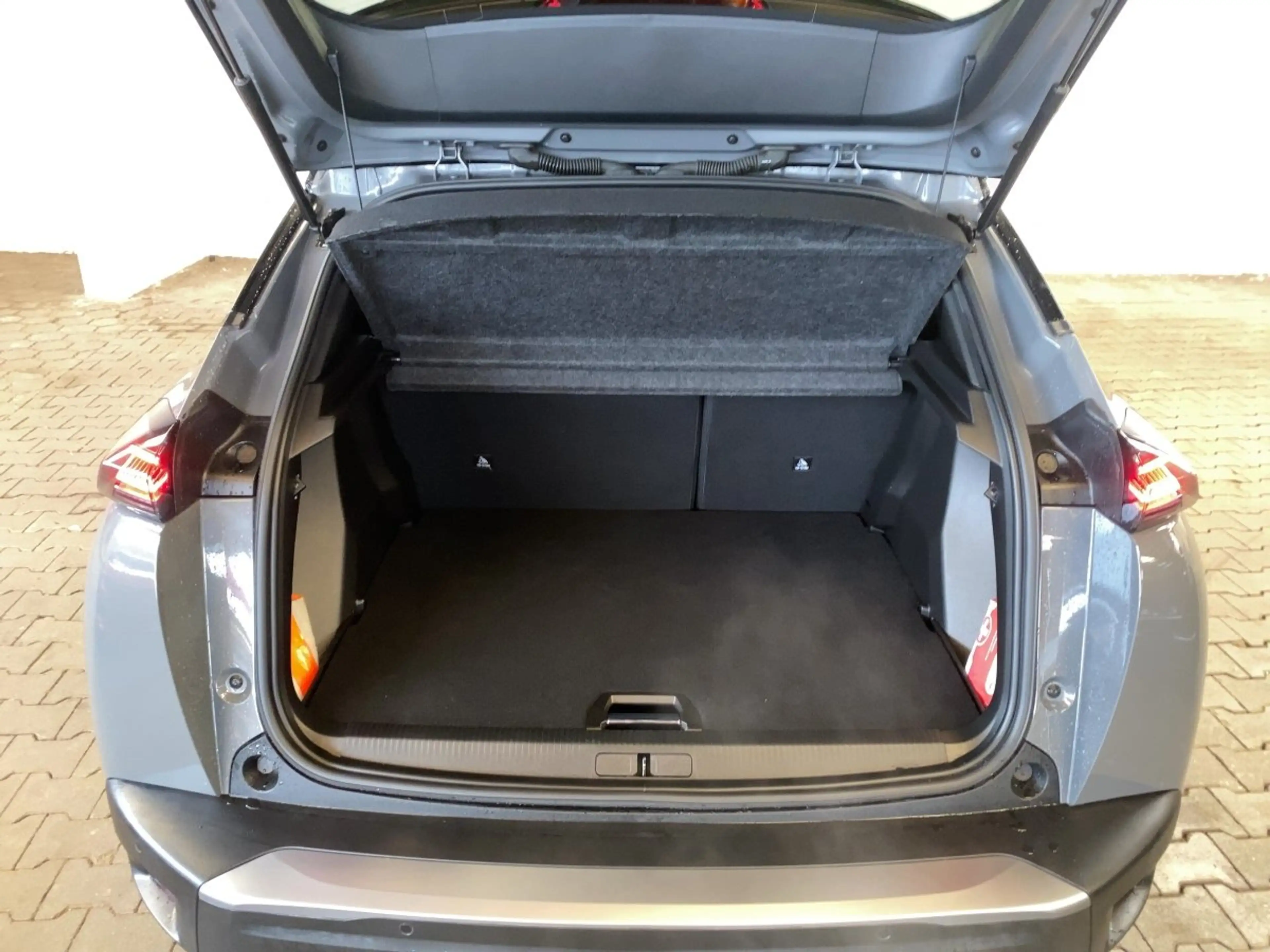 Peugeot 2008 1.2 PureTech 130 GT 360+ACC+AHK+AUT+Alcant. — photo 8