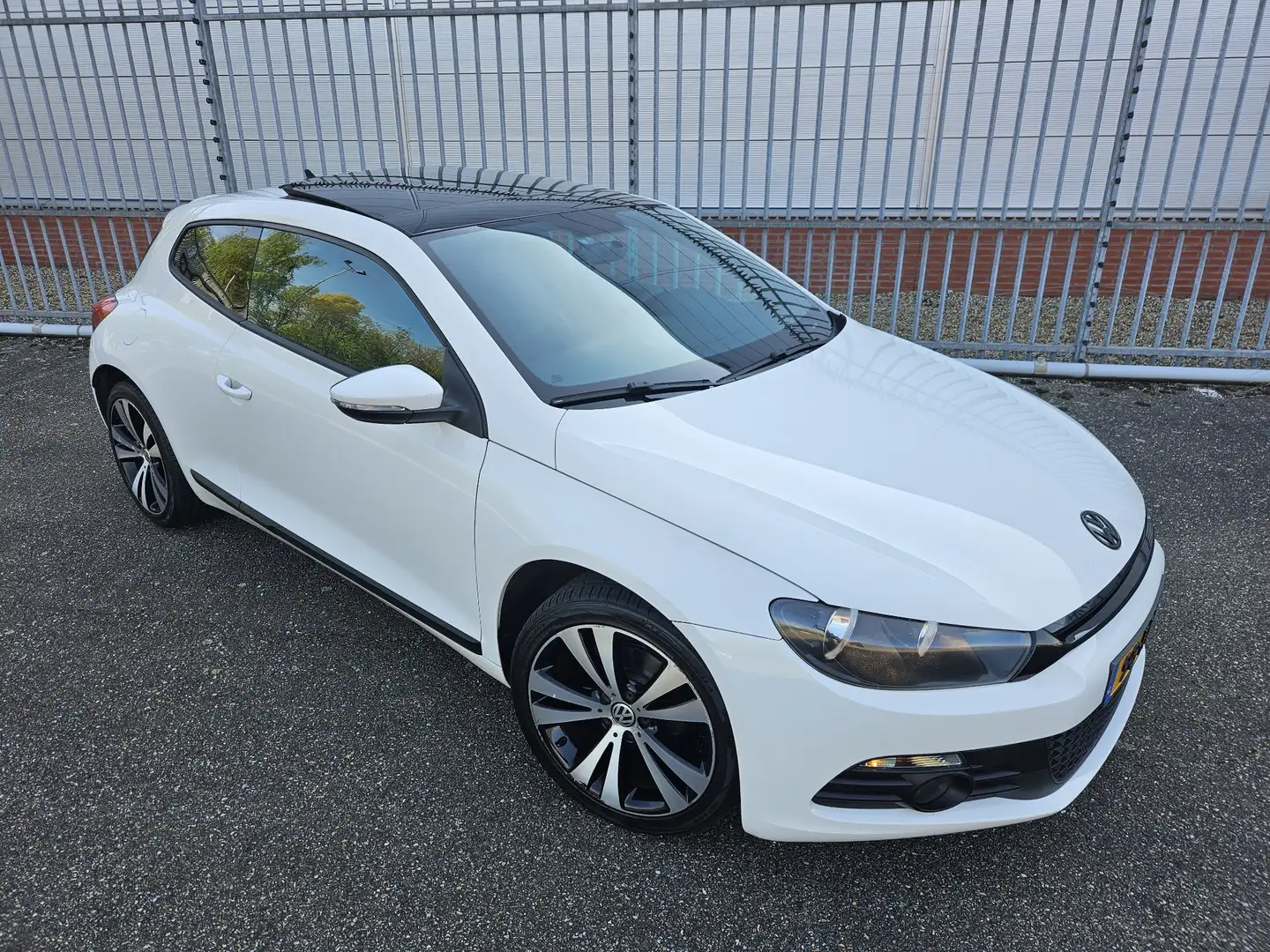 Volkswagen Scirocco 1.4 TSI Edition 122pk NL auto nieuwe ketting NAP Wit - 1