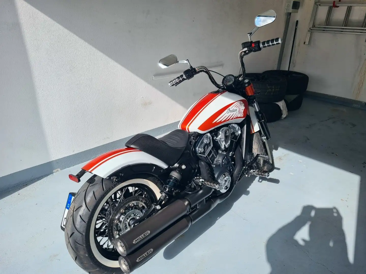 Indian Scout Bobber Blanc - 1