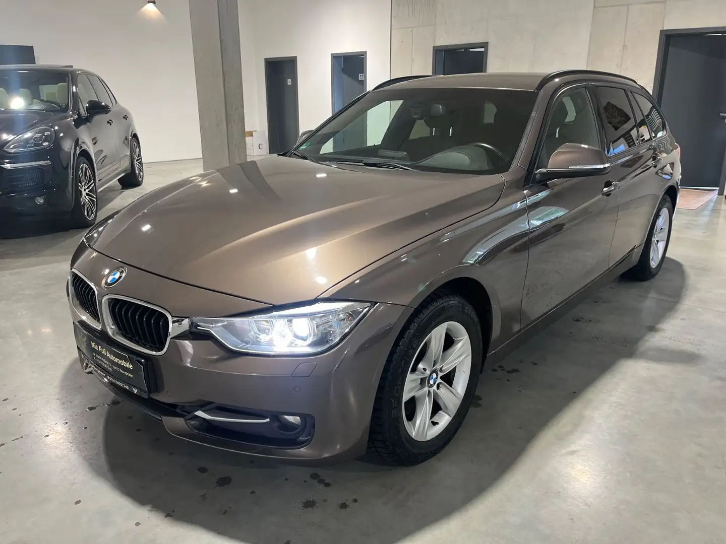 BMW 320 d xDrive Touring,Bi-Xenon,Leder,TOP Zustand Bruin - 2