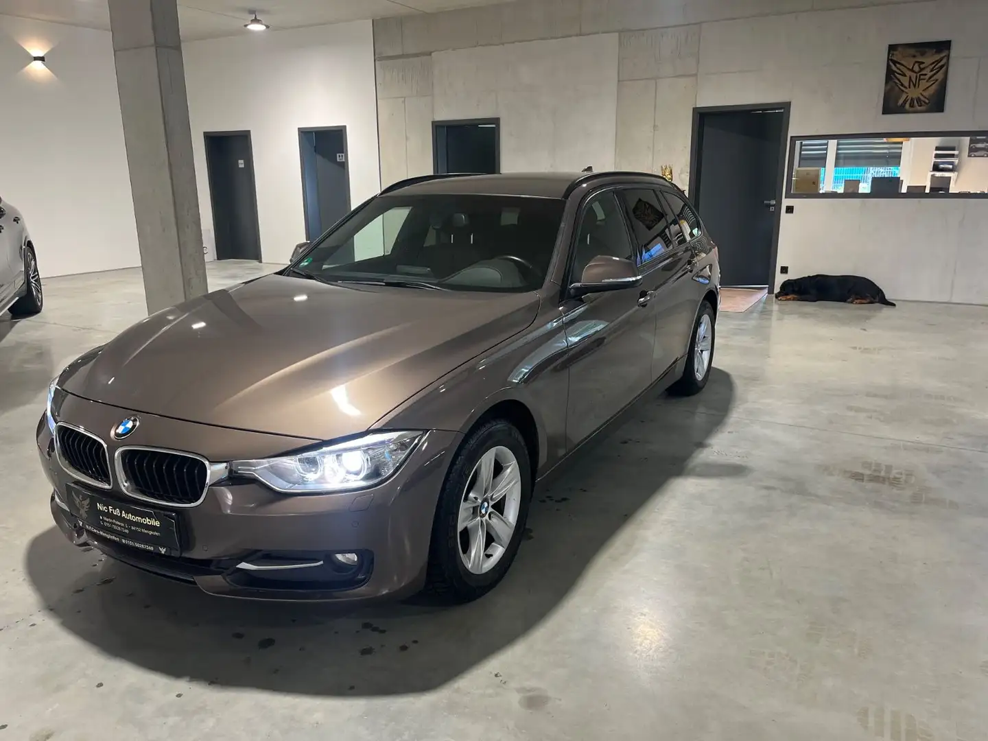 BMW 320 d xDrive Touring,Bi-Xenon,Leder,TOP Zustand Bruin - 1
