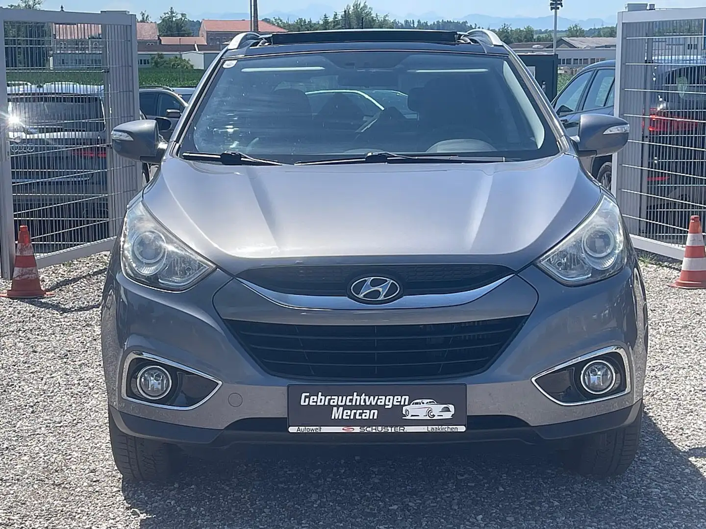 Hyundai iX35 2,0 CRDi Premium 4WD DPF Aut. Grau - 2
