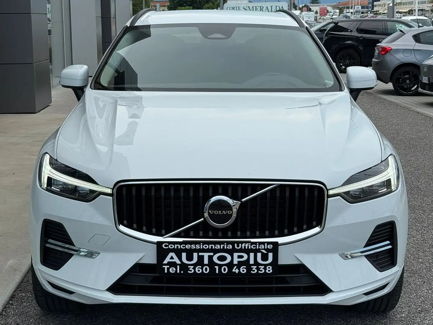 Volvo XC60 XC60 II 2022 2.0 b4 Momentum Pro awd auto Bianco - 2