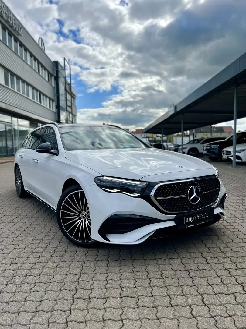Mercedes-Benz E 220 E 220 d T AMG+Night+20"+Pano+AHK+Keyless+Head.up Weiß - 2