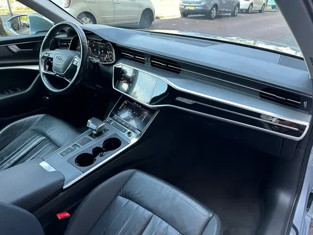 Audi A6 view 12