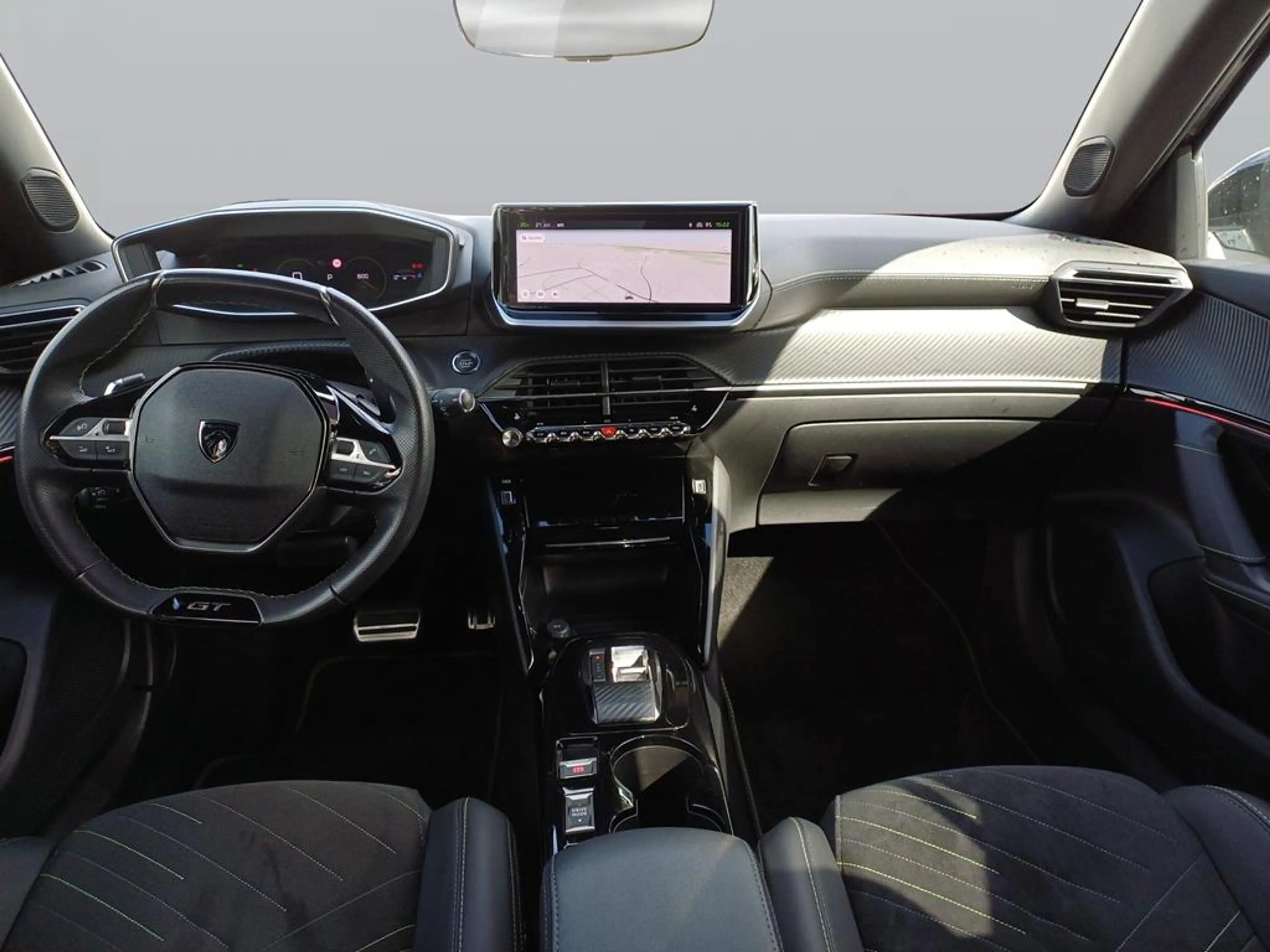 Peugeot 2008 GT — photo 10