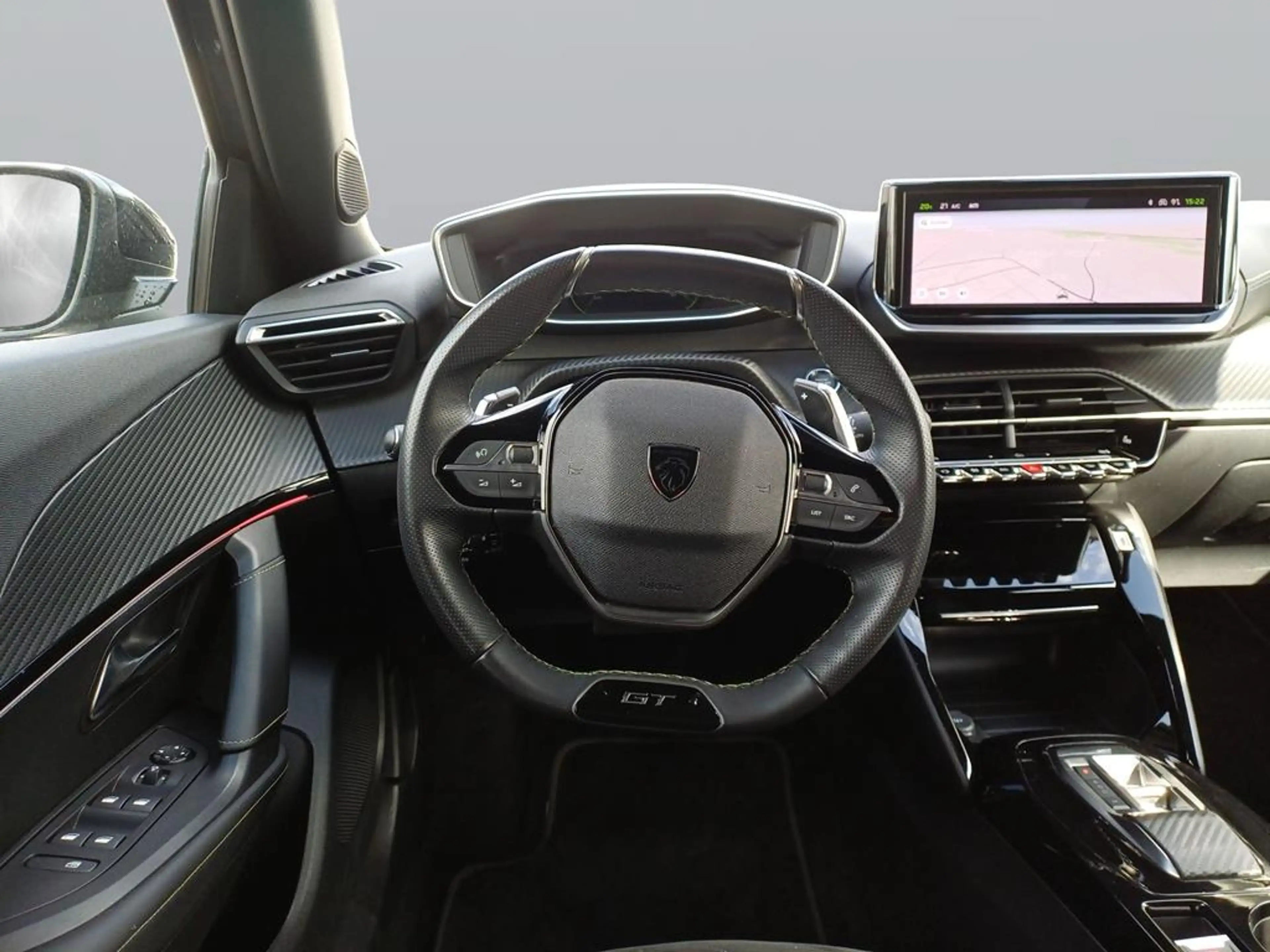 Peugeot 2008 GT — photo 13