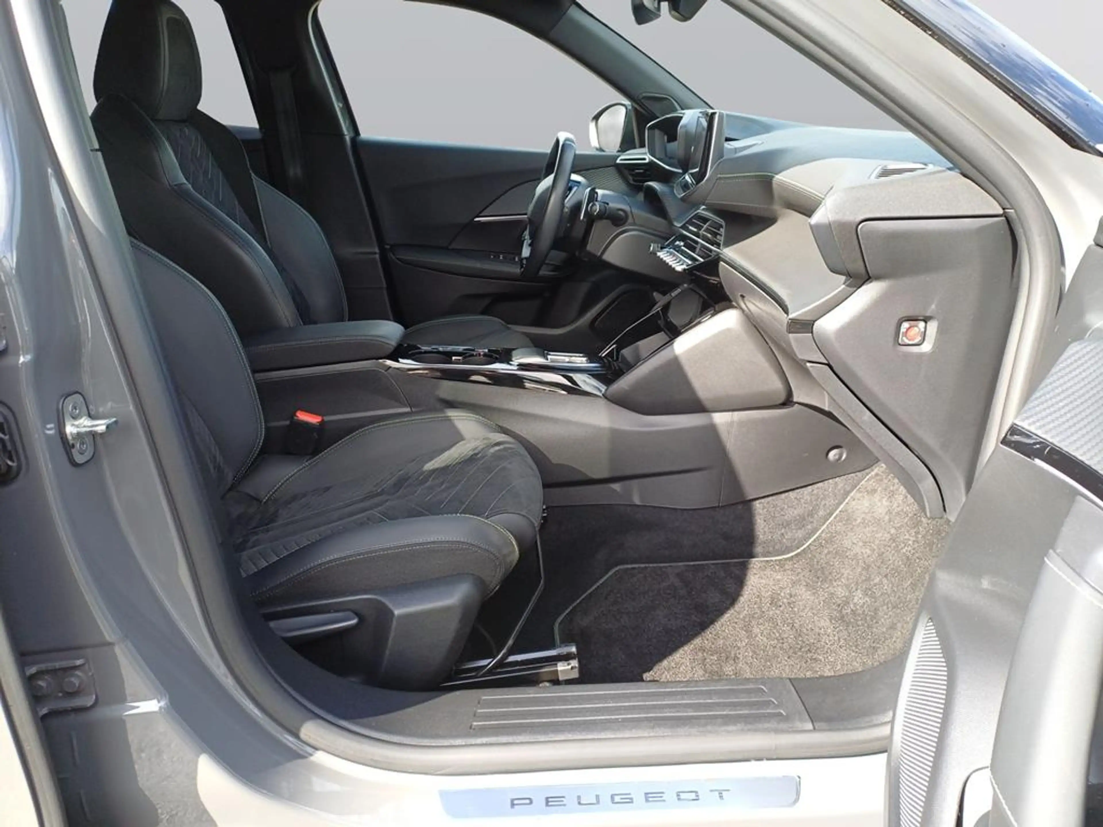 Peugeot 2008 GT — photo 11
