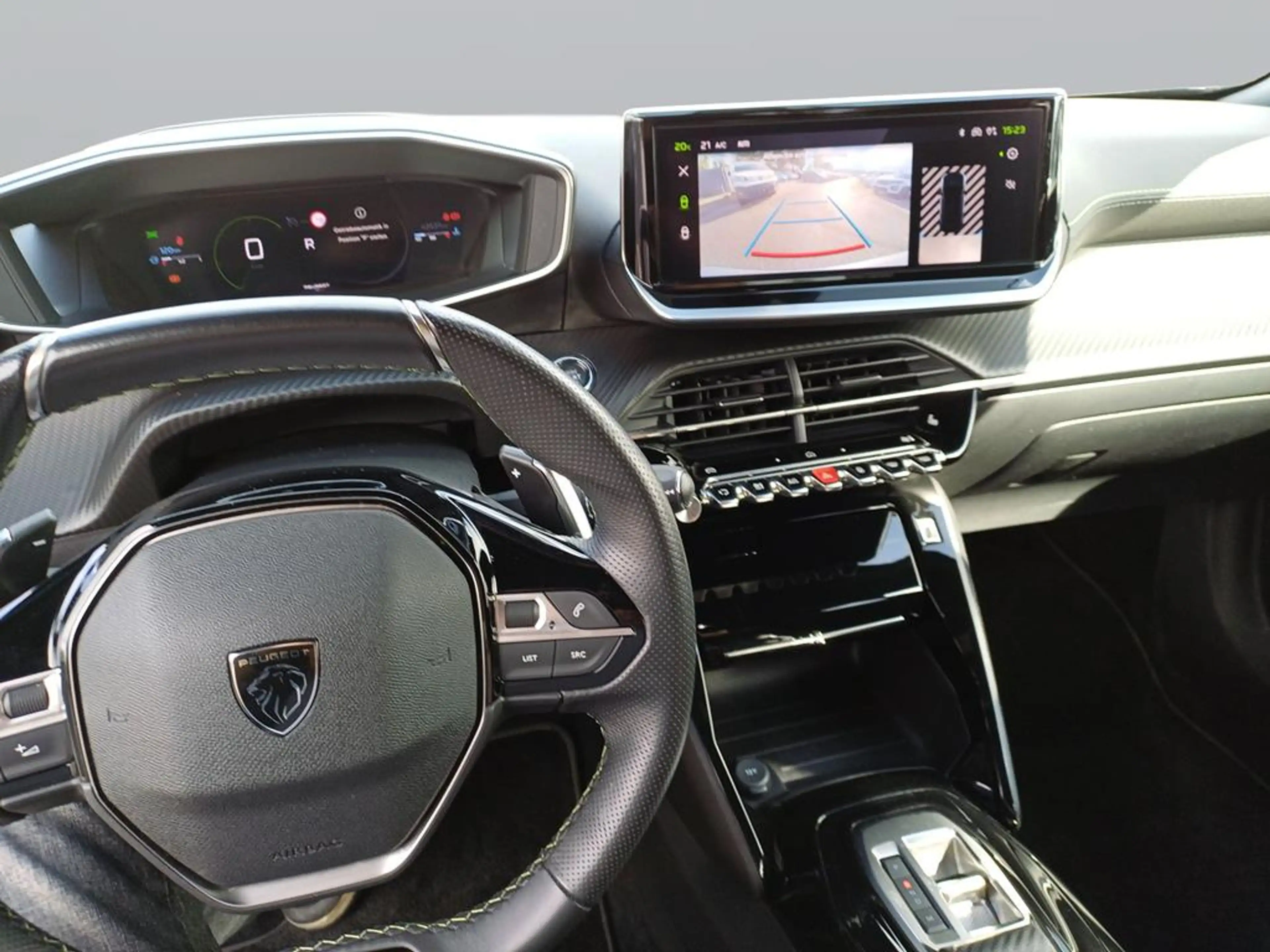Peugeot 2008 GT — photo 12