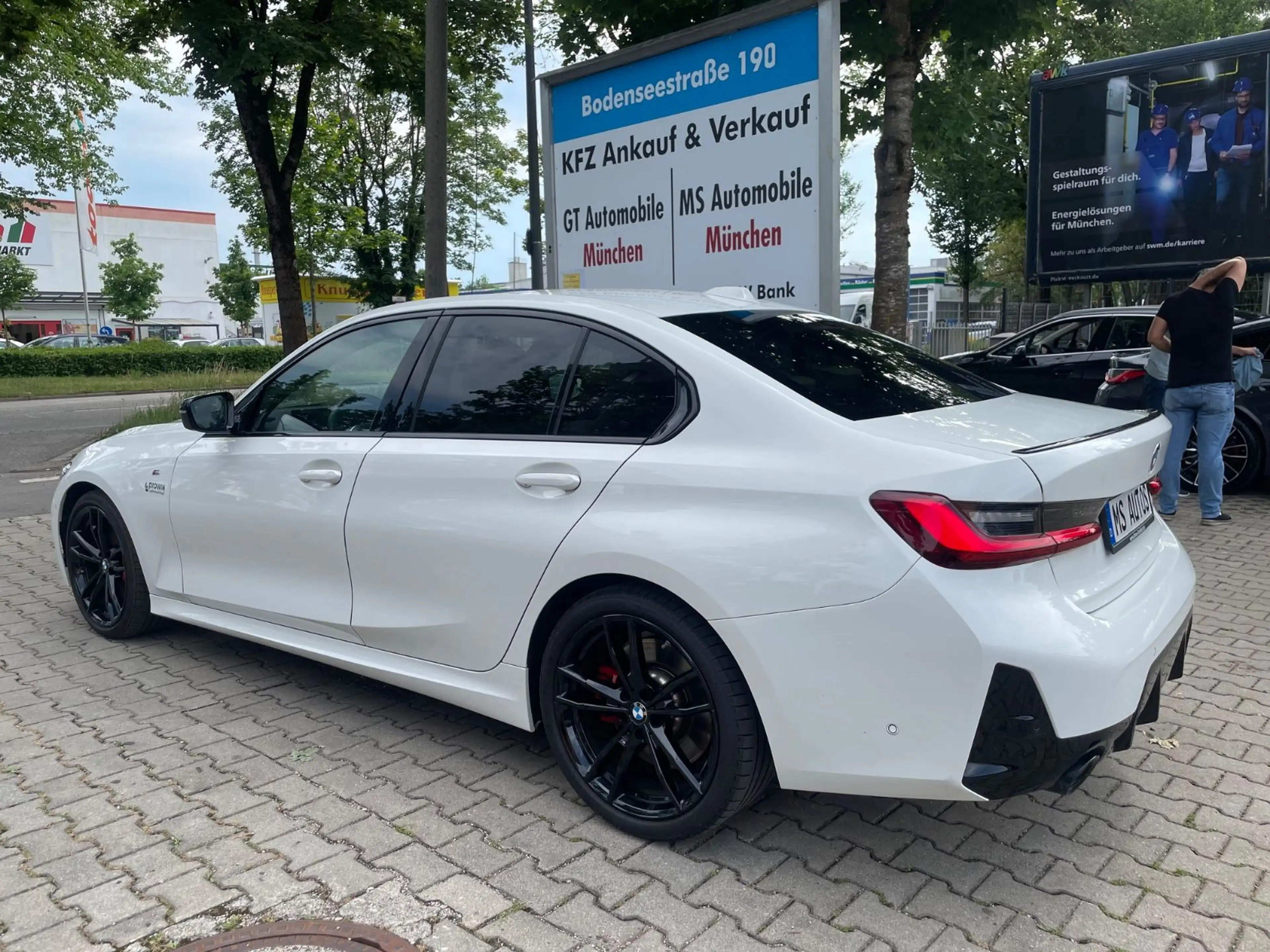 BMW 330 i xDri*MSport* Sit-Memory*Glass-Dach*Comfort — photo 3