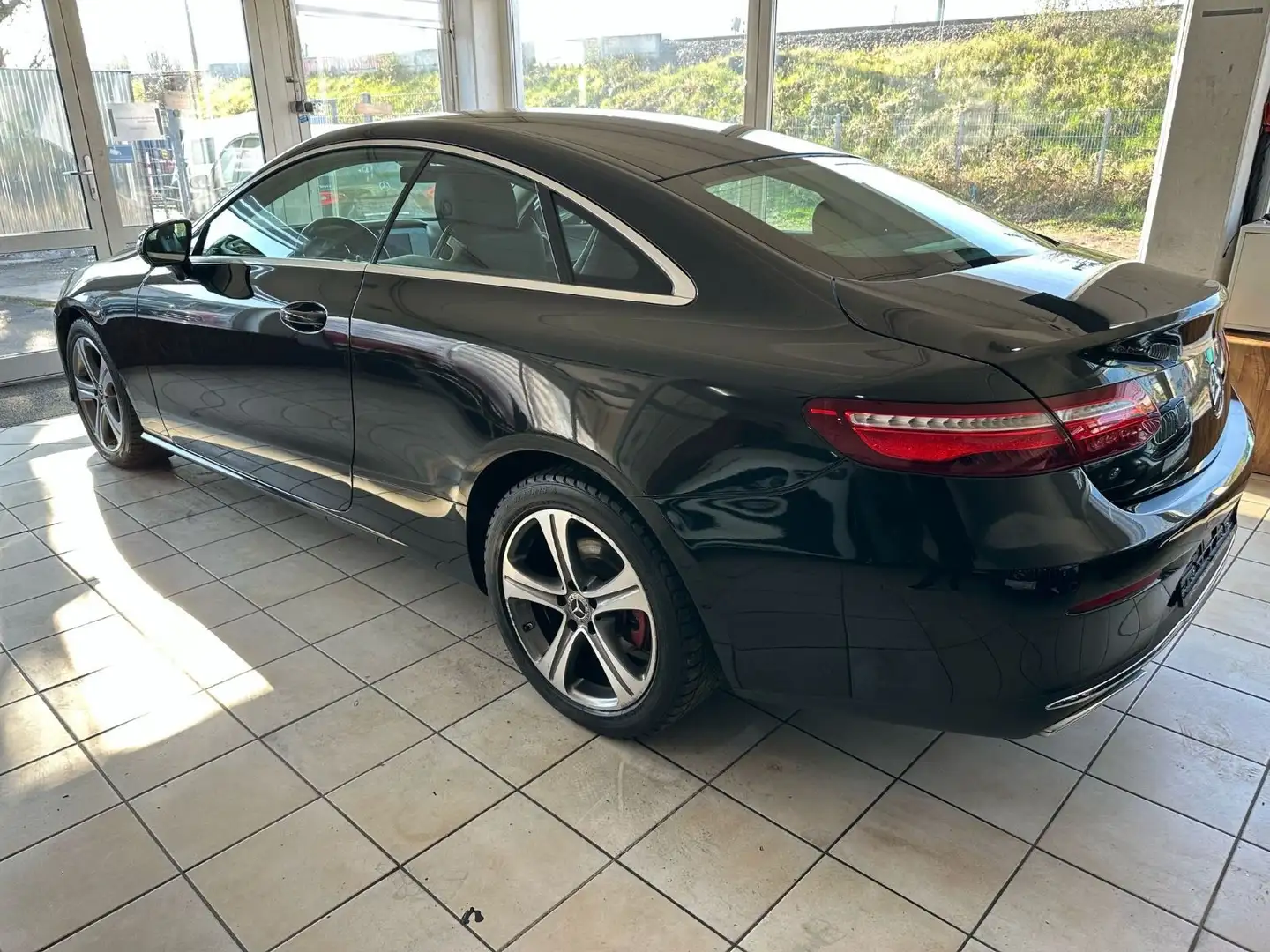 Mercedes-Benz E 220 d Coupe 9G-TRONIC "Avantgarde Standheizung Zwart - 2