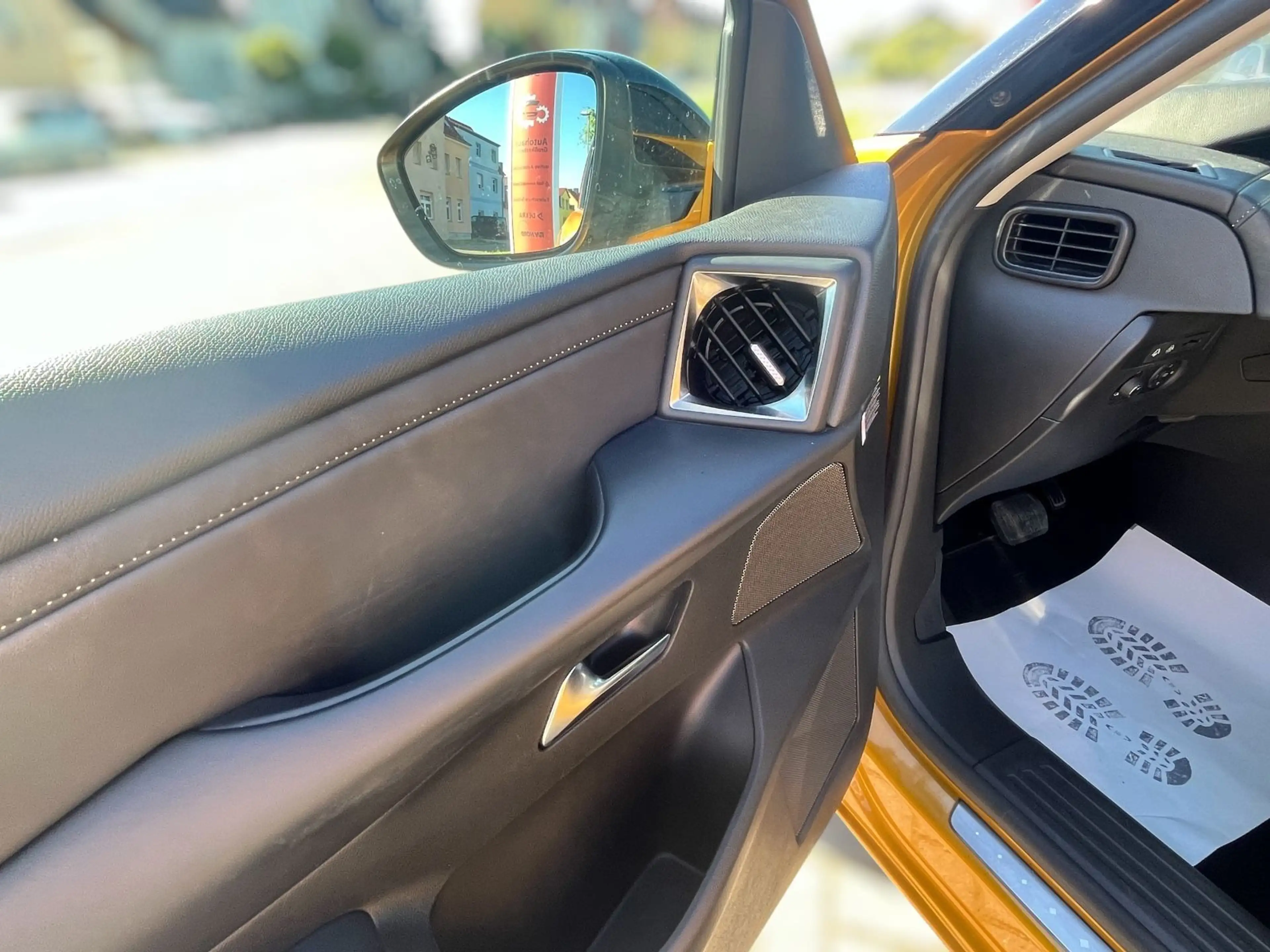 DS Automobiles DS 3 Crossback PureTech 1.2 Opera*Automatik* — photo 11