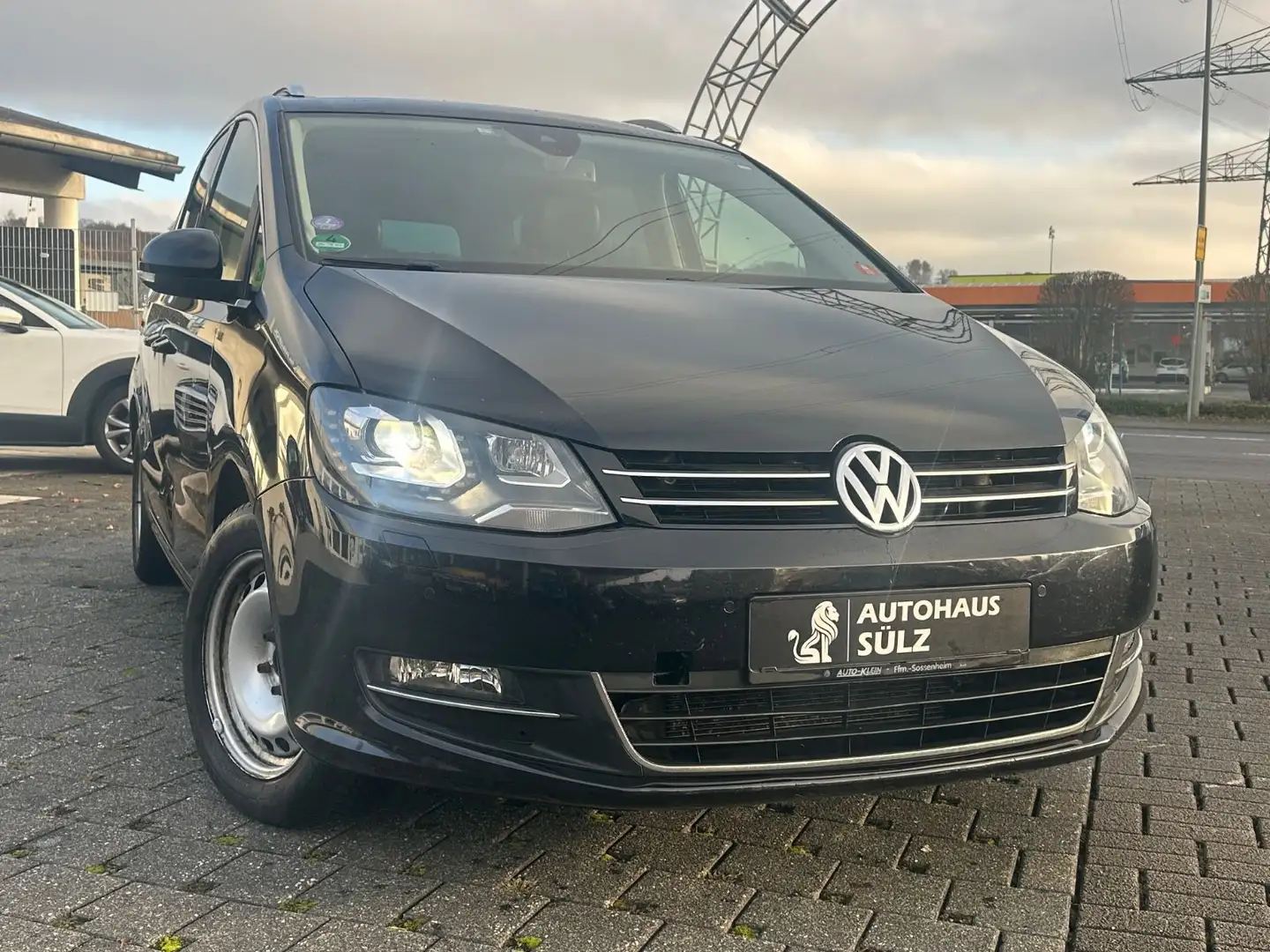 Volkswagen Sharan 2.0 TSI Highline/DSG/Xenon/Navi/Kamera Zwart - 1