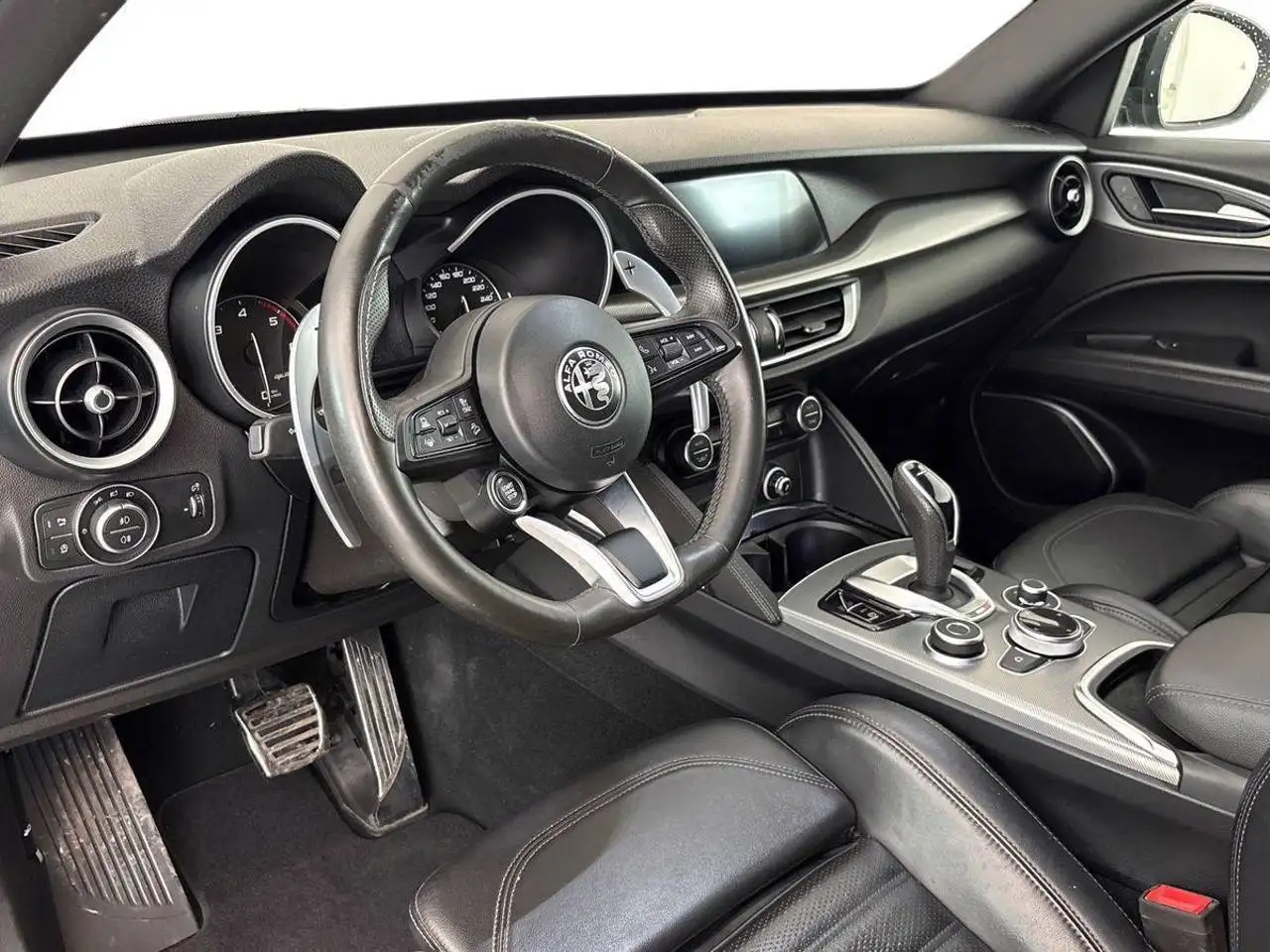 Alfa Romeo Stelvio 2022 — фото 10
