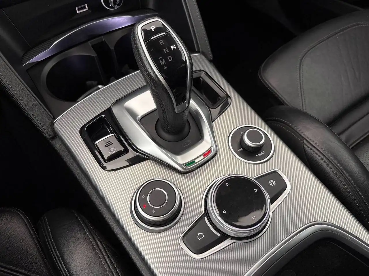 Alfa Romeo Stelvio 2022 — фото 13