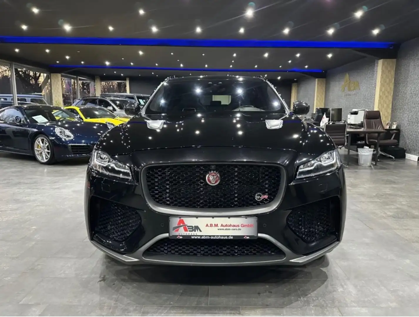 Jaguar F-Pace SVR AWD SVR /CARBON / PANORAMA/ HEAD-UP Schwarz - 2