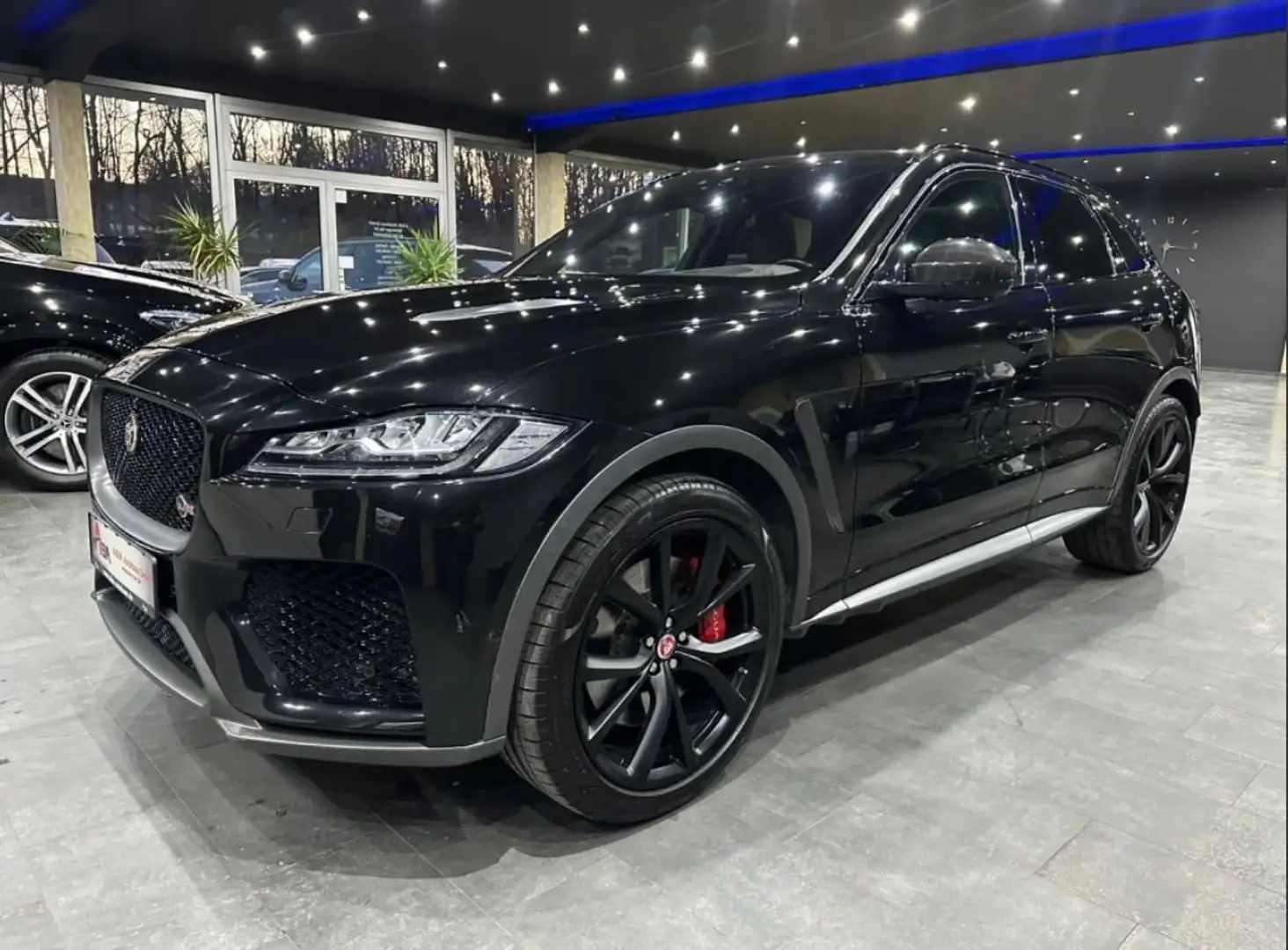 Jaguar F-Pace SVR AWD SVR /CARBON / PANORAMA/ HEAD-UP Schwarz - 1