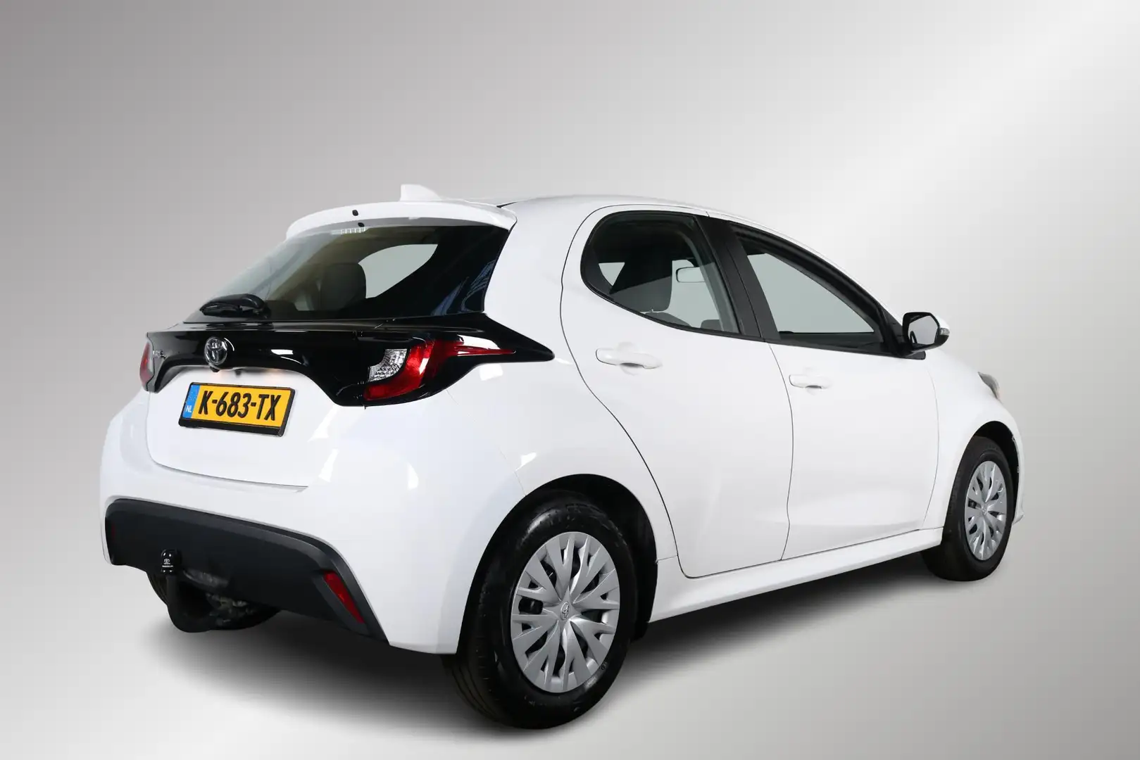 Toyota Yaris 1.5 VVT-i Active 125PK, Trekhaak, Apple Carplay / Wit - 2