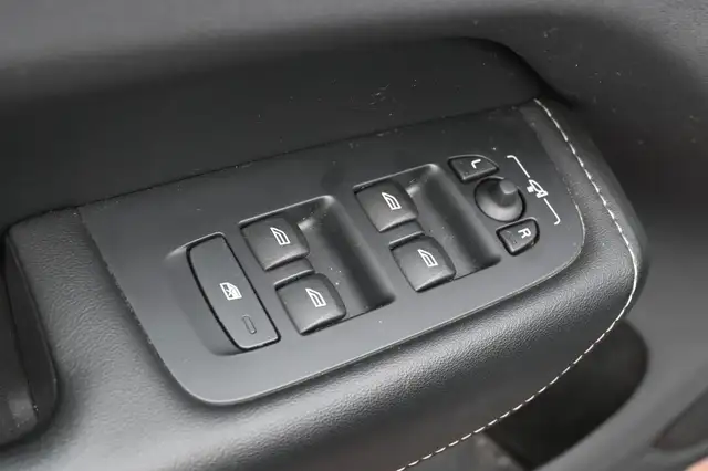 Volvo XC60 view 15