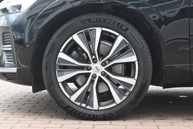 Volvo XC60 view 3